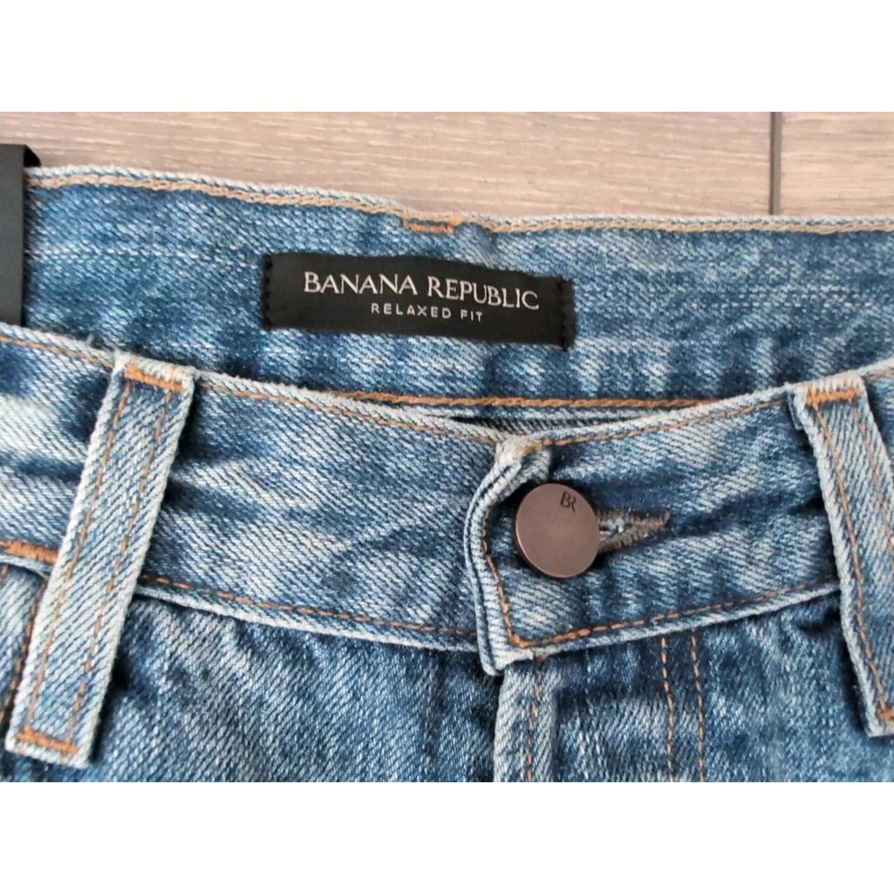 Banana Republic Jeans Men's 28 Blue Medium Wash Relaxed Fit Button Fly Sz 28 NWT - Picture 3 of 6
